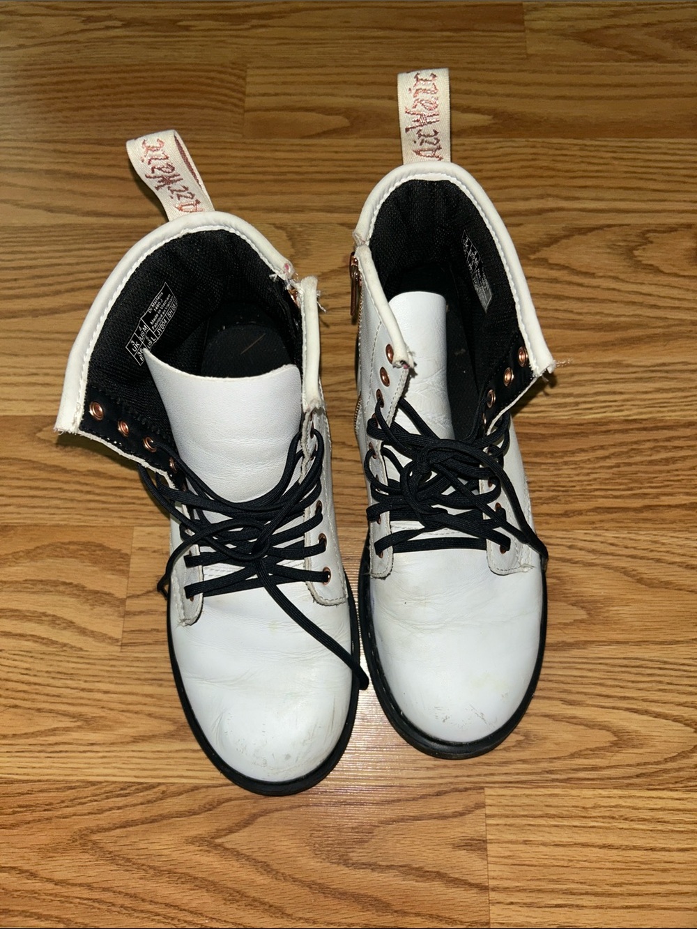 Dr. Martens White Leather Lace-Up Boots with Black Laces size 4